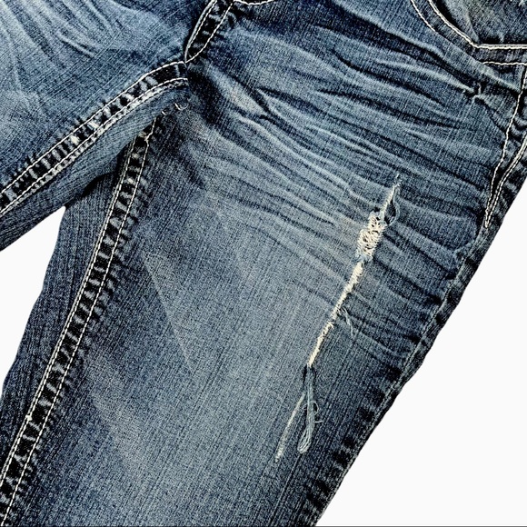 Vigoss size 3 Capri jeans, rolled cuffs, medium wash, some distressing EUC - Picture 3 of 14